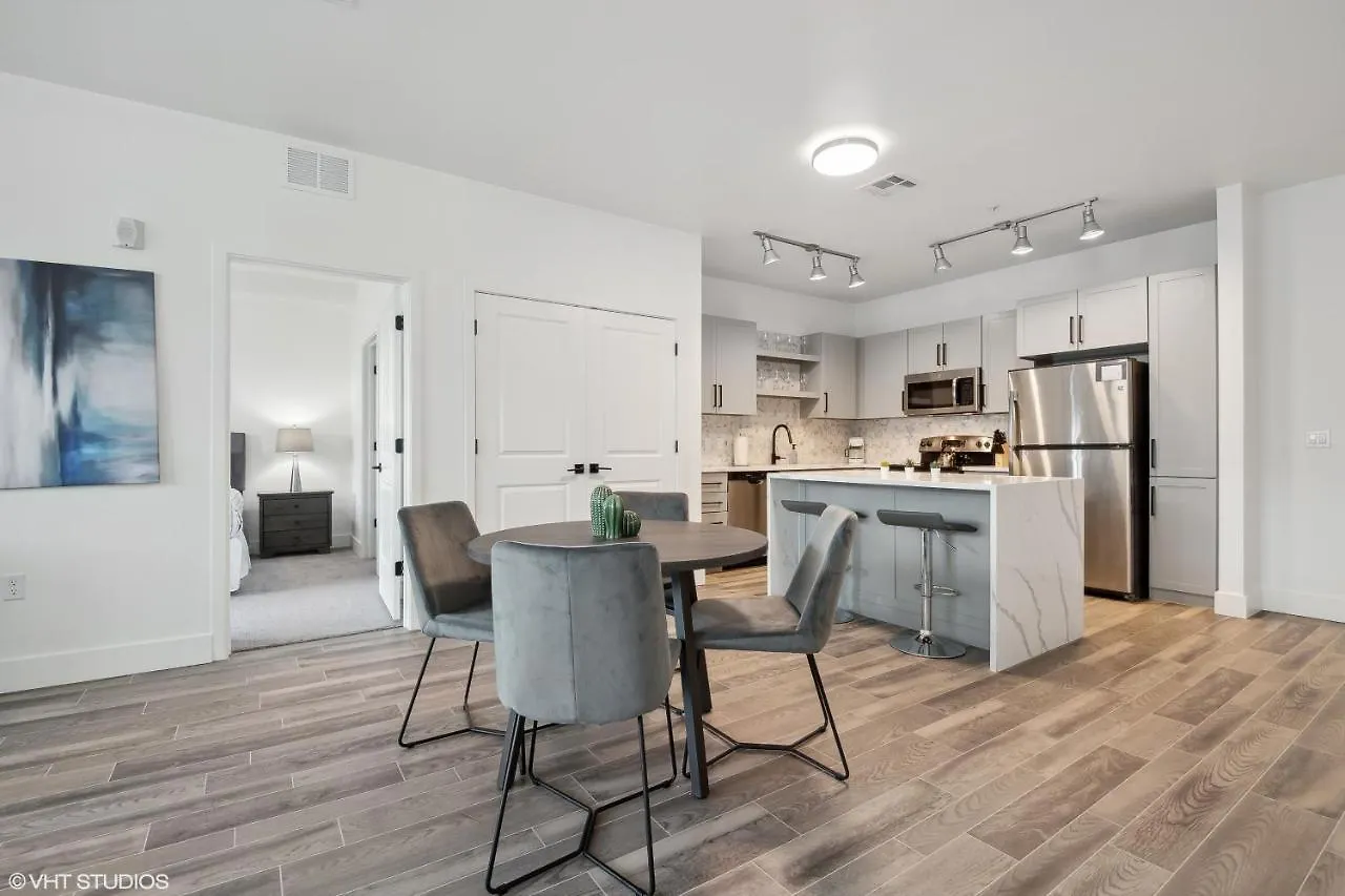 Pure Suites 2 Bed Downtown Phoenix Pool Gym
